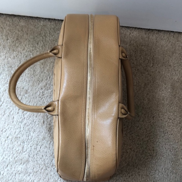 Authentic CHANEL Quilted Camel Bag with CC Logo - Picture 4 of 8